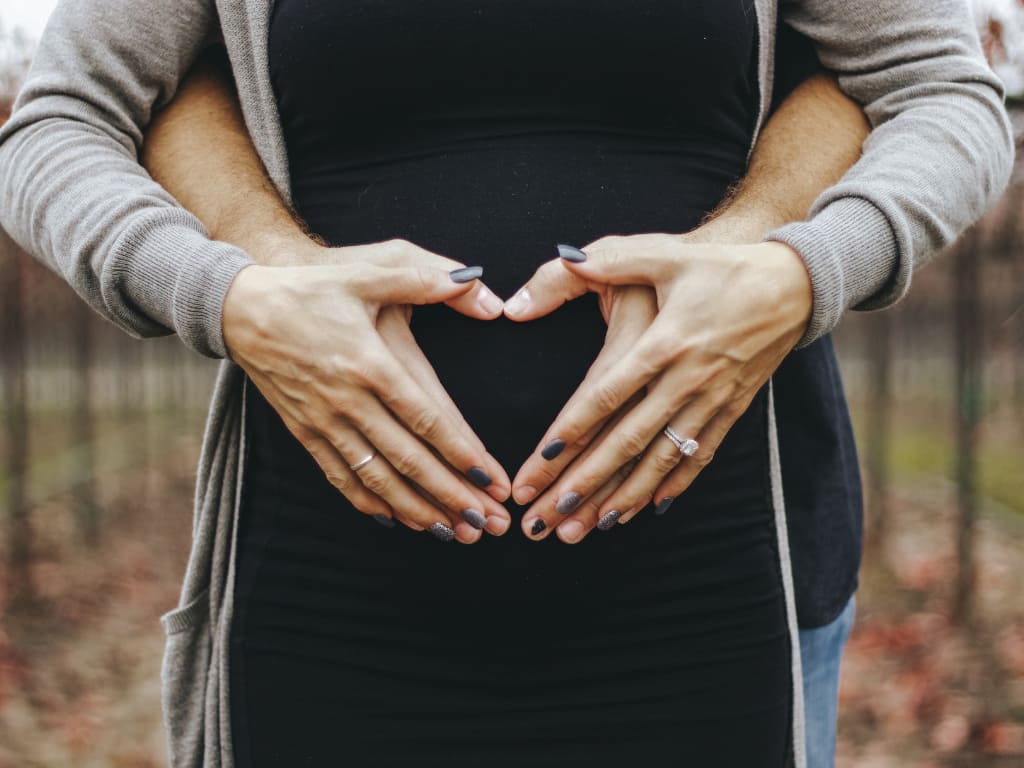 Pregnant Woman with Birthday Gift Box Stock Image - Image of fashion,  maternal: 61370127